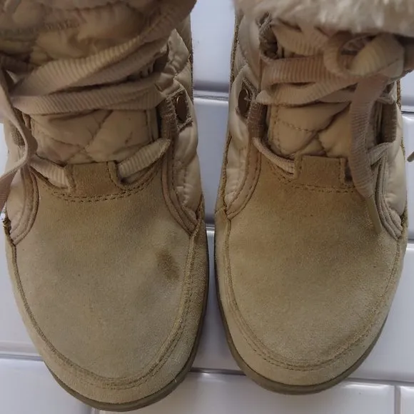 SIZE 6. COLUMBIA omni-grip crystal shorty winter snow boots.