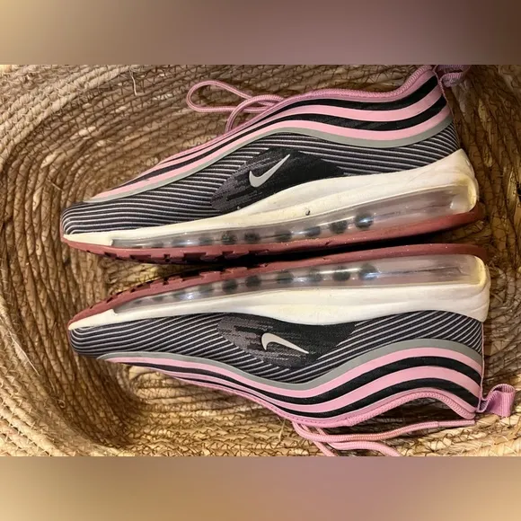 Size 7y  (GS) - Nike Air Max 97 Ultra 17 Low Elemental Pink MINT