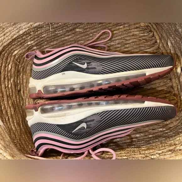 Size 7y  (GS) - Nike Air Max 97 Ultra 17 Low Elemental Pink MINT