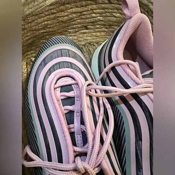 Size 7y  (GS) - Nike Air Max 97 Ultra 17 Low Elemental Pink MINT