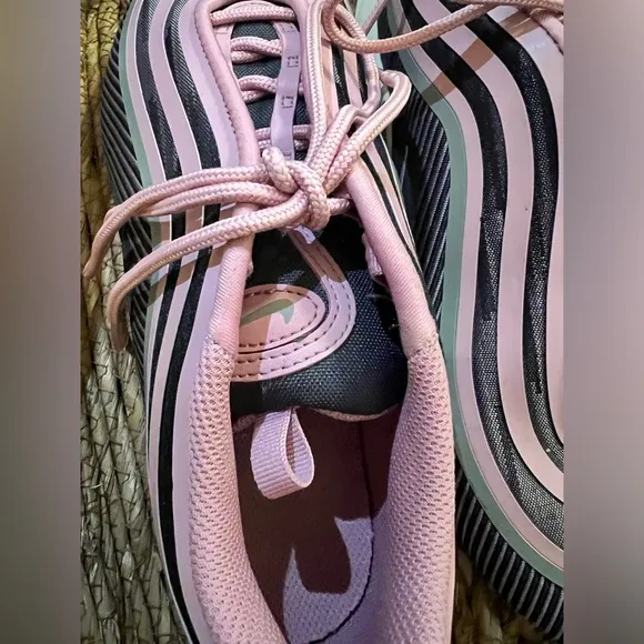 Size 7y  (GS) - Nike Air Max 97 Ultra 17 Low Elemental Pink MINT
