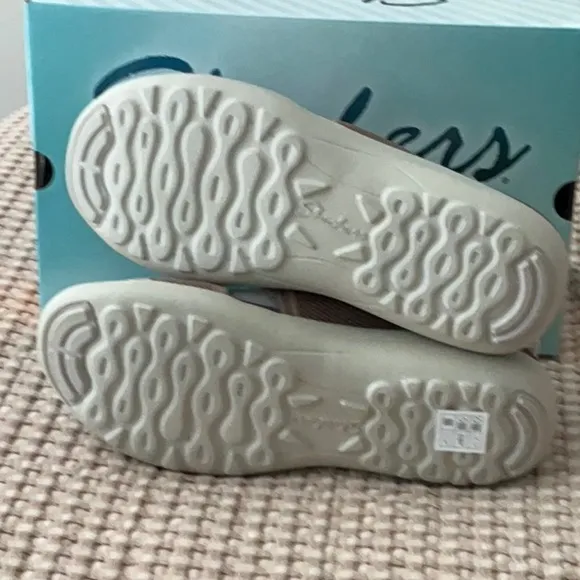 Skechers Luxe Foam Sandals in Mocha, US 8