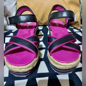 Skechers Women’s Memory Foam Black&amp;Pink Ankle strap platform Sandals Sz.9 NWOT