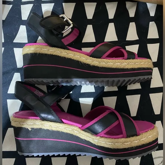 Skechers Women’s Memory Foam Black&amp;Pink Ankle strap platform Sandals Sz.9 NWOT