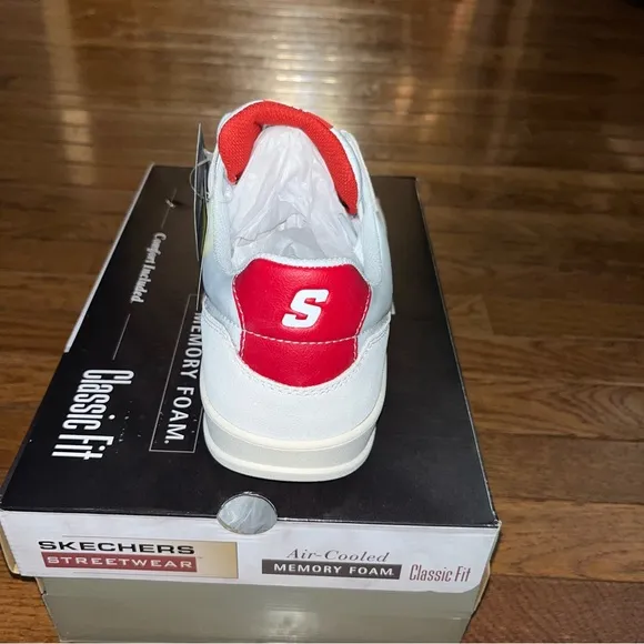 Sketchers Street Wear New Wave Low Top Leather Sneaker White &amp; Red Men’s Size 11