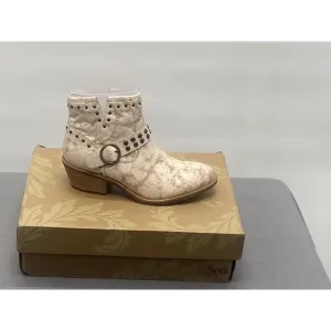 Sofft Women’s Allene II Western Suede Antique StudBoots Natural Sz 8.5