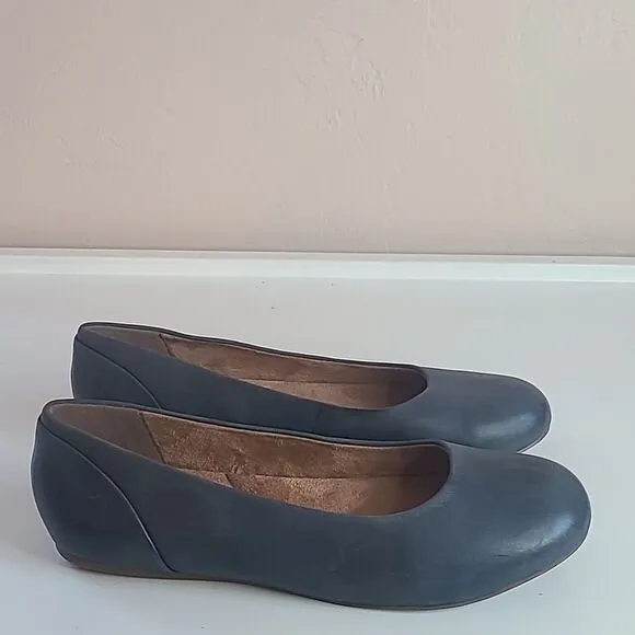 SOFTWALK Sonoma Flats Blue Leather NWOB Size 10M