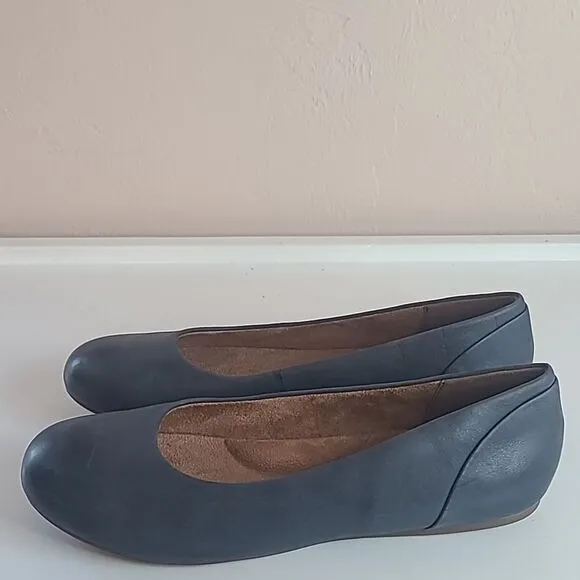 SOFTWALK Sonoma Flats Blue Leather NWOB Size 10M