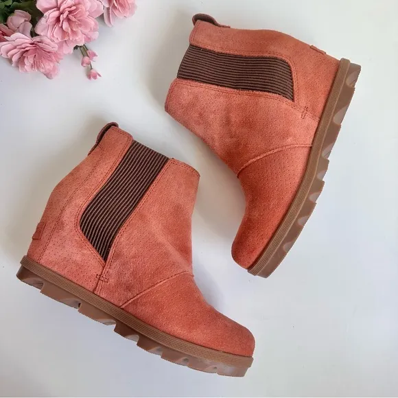 SOREL Joan Of Arctic Wedge II Chelsea Teak Brown Suede Leather Booties