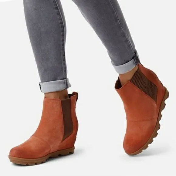 SOREL Joan Of Arctic Wedge II Chelsea Teak Brown Suede Leather Booties
