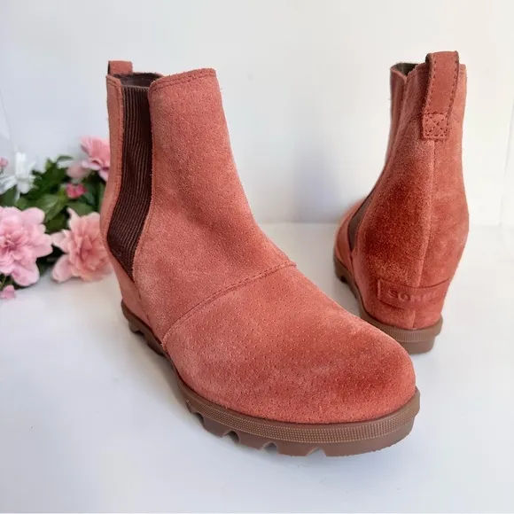 SOREL Joan Of Arctic Wedge II Chelsea Teak Brown Suede Leather Booties