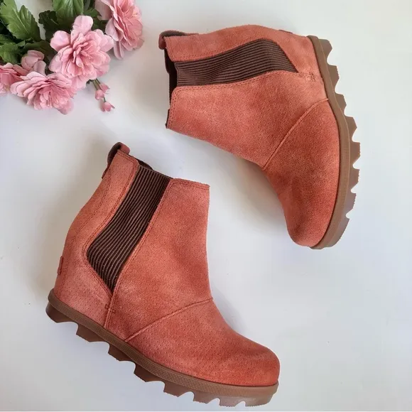 SOREL Joan Of Arctic Wedge II Chelsea Teak Brown Suede Leather Booties