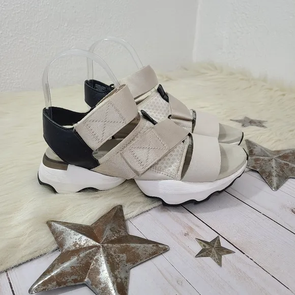 Sorel Kinetic Impact sandals Fawn beige black women's size 7