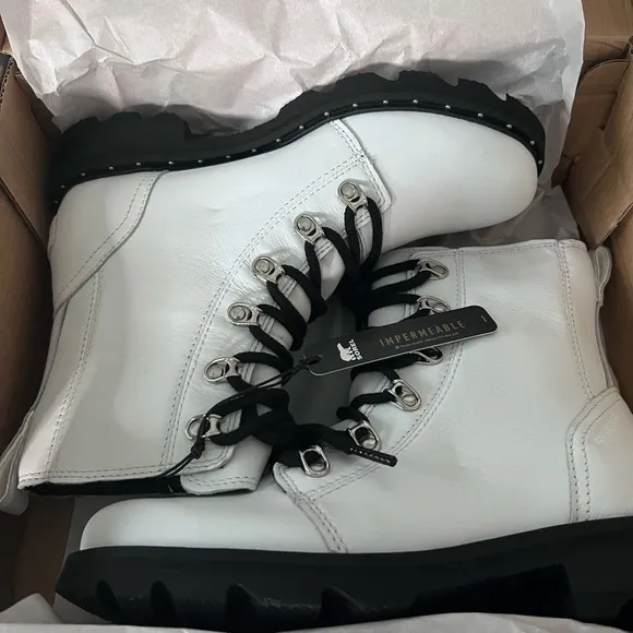 Sorel | Lennox lace white boots