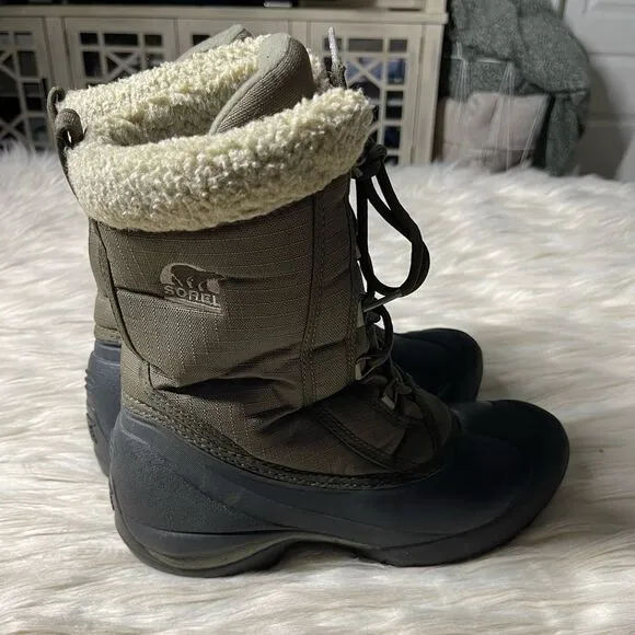 Sorel Women's Cumberland Snow Boots in Green/Black