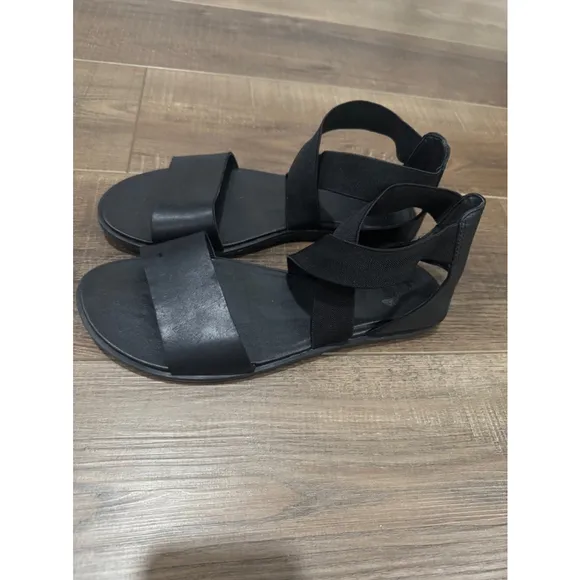 Sorel Women’s ELLA™ II Flat Leather Sandals Black, Size 9.5