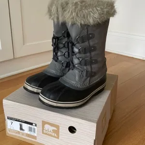 Sorel Youth Joan of Arctic boots