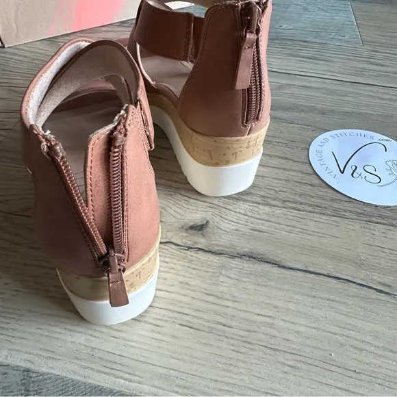 SOUL Naturalizer Crisscross Strappy Wedge Sandal Toffee Brown Smooth 7M