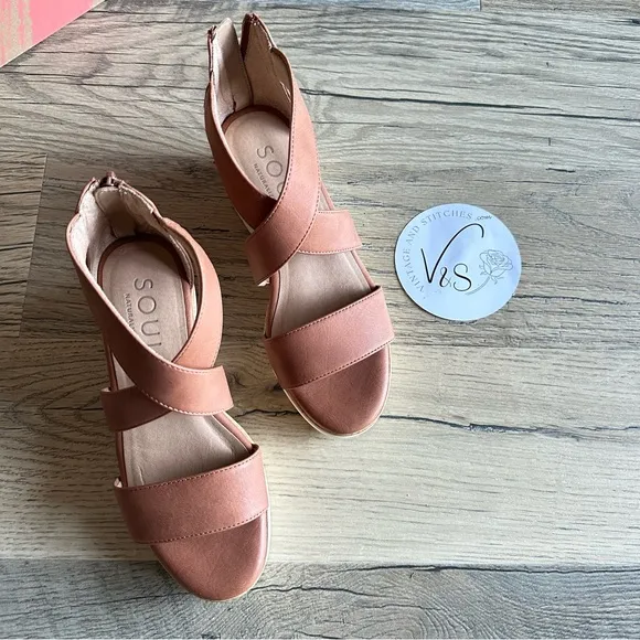SOUL Naturalizer Crisscross Strappy Wedge Sandal Toffee Brown Smooth 7M