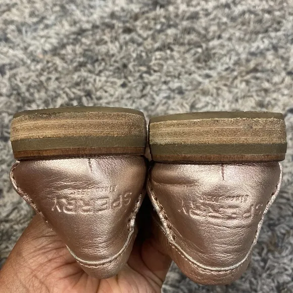 Sperry metallic all leather Rosegold loafers size 7 women’s