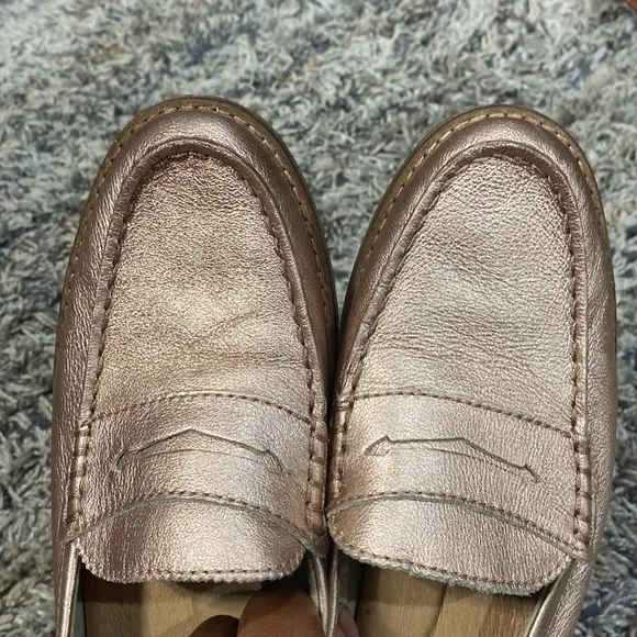 Sperry metallic all leather Rosegold loafers size 7 women’s