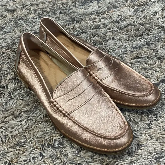 Sperry metallic all leather Rosegold loafers size 7 women’s