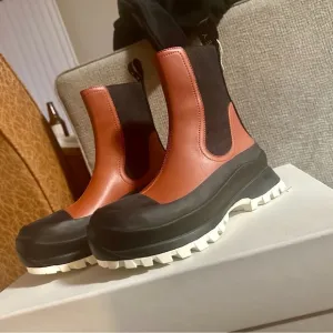 Stella McCartney | Trace Chelse Boots in Rust, size 37 (7.5-8 US - fits large)