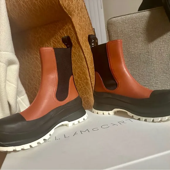 Stella McCartney | Trace Chelse Boots in Rust, size 37 (7.5-8 US - fits large)
