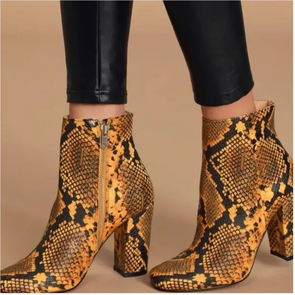 Steve Madden Boots Yellow Snakeskin Print Pixie Ankle Boot, Sz 10
