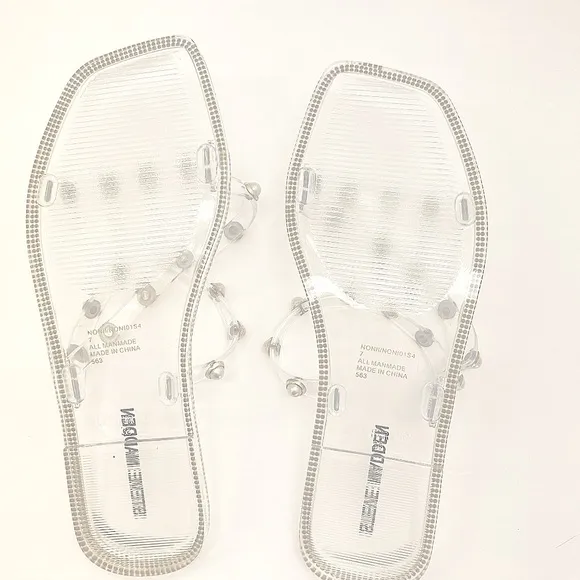 STEVE MADDEN NONII Clear/Pearl Embellished Sandals. Women's Size 7