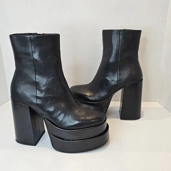 Steve Madden Platform Boots Women's Size 9 Black Leather NWOT Square Toe
