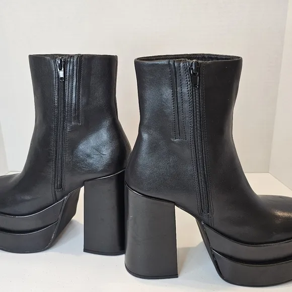 Steve Madden Platform Boots Women's Size 9 Black Leather NWOT Square Toe