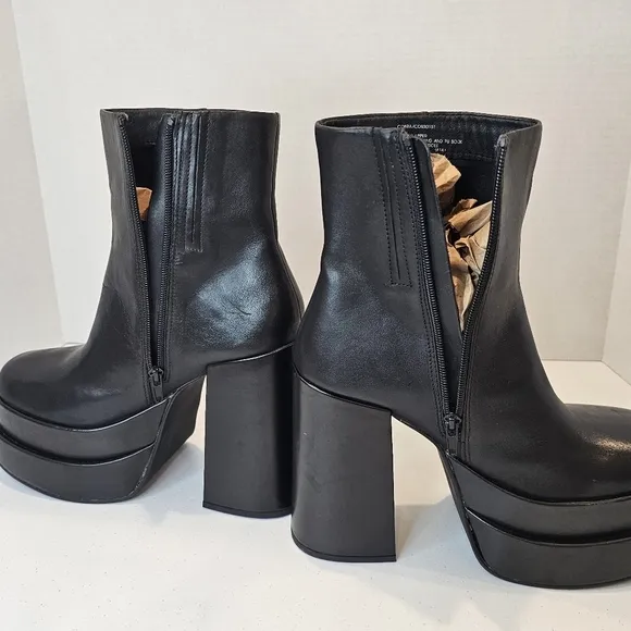 Steve Madden Platform Boots Women's Size 9 Black Leather NWOT Square Toe