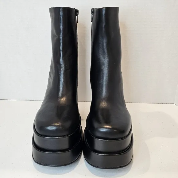 Steve Madden Platform Boots Women's Size 9 Black Leather NWOT Square Toe