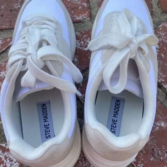 STEVE MADDEN sneakers in white and tan! Neutral and very versatile /CUTE &amp; COMFY