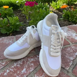 STEVE MADDEN sneakers in white and tan! Neutral and very versatile /CUTE &amp; COMFY