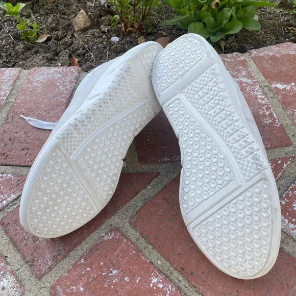 STEVE MADDEN sneakers in white and tan! Neutral and very versatile /CUTE &amp; COMFY