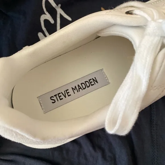Steve Madden White Minimalist Sneakers “Catcher”
