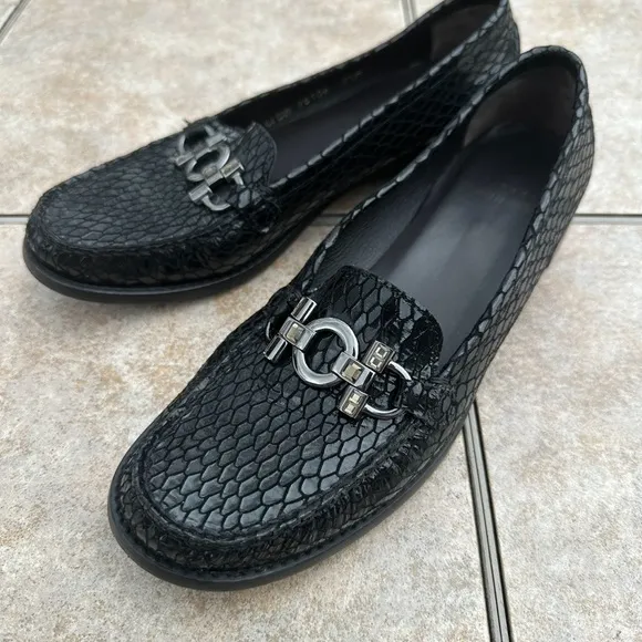 Stuart weitzman black snake print leather loafers