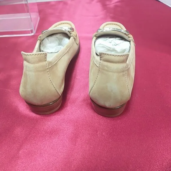 Stuart Weitzman Women’s SZ 4M Loafers Flats Leather. Condition is Pre-owned.