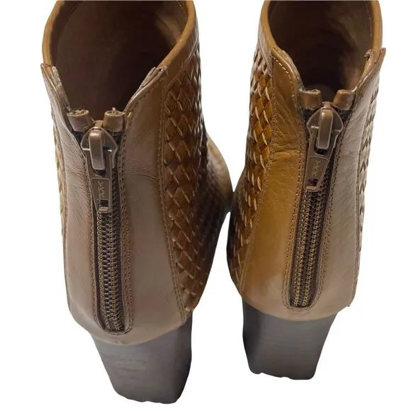Stuart Weitzman woven leather brown boots booties 9 m
