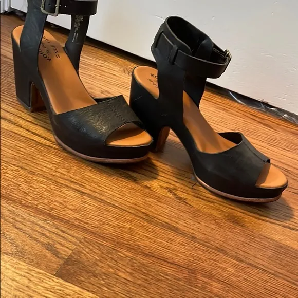 Stunning SEXY classy DOLLBABY Kork Rase NWT Black Platform Sandals 7.5 💋