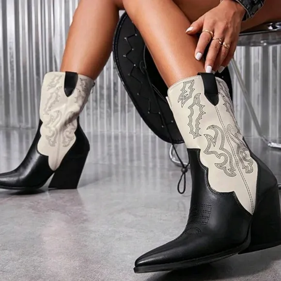 Styleloop Women's Stylish Two-Tone Contrast Stitching Detail Wedge Heel Boots