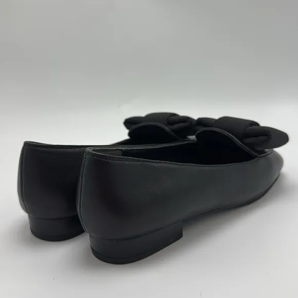 Sue Comma Bonnie black leather loafers size 7 bow