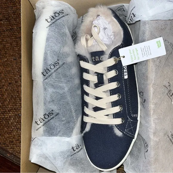 TAOS Blue Wash Starline Sneakers Faux Fur Lining Women’s Size 8.5 NIB