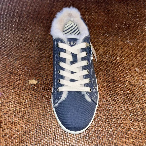 TAOS Blue Wash Starline Sneakers Faux Fur Lining Women’s Size 8.5 NIB
