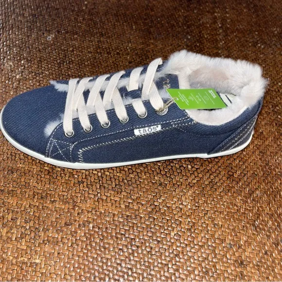 TAOS Blue Wash Starline Sneakers Faux Fur Lining Women’s Size 8.5 NIB