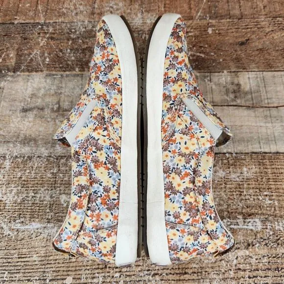 Taos Dandy Womens Sz 7.5 Floral Slip On Multicolor Sneakers Casual Classic Flats