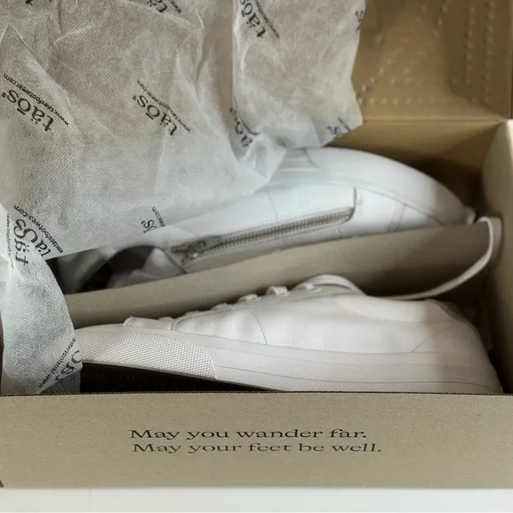 Taos Z Sol Luxe leather Footwear White Sneakers with Metallic Zipper Size 9