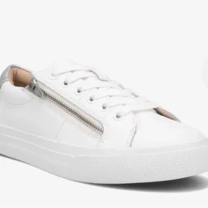 Taos Z Sol Luxe leather Footwear White Sneakers with Metallic Zipper Size 9